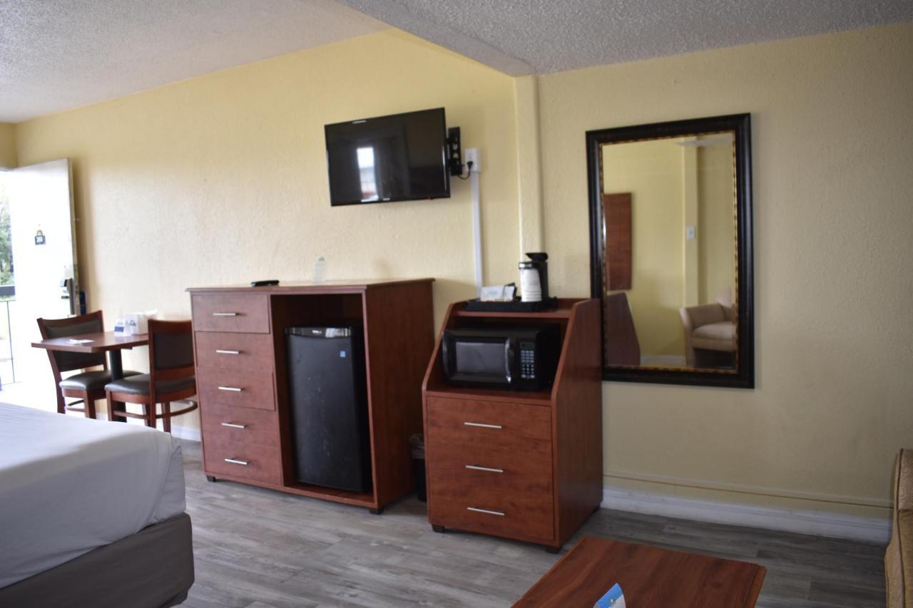 Days Inn By Wyndham Wildwood I-75 Екстер'єр фото