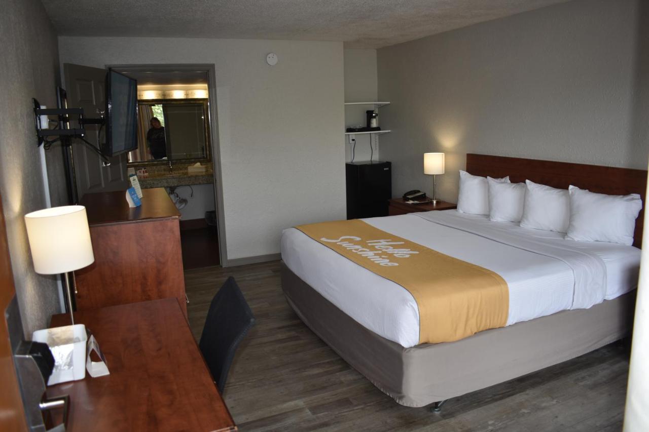Days Inn By Wyndham Wildwood I-75 Екстер'єр фото