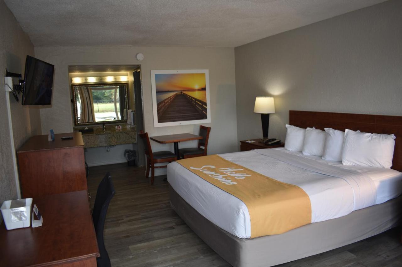 Days Inn By Wyndham Wildwood I-75 Екстер'єр фото