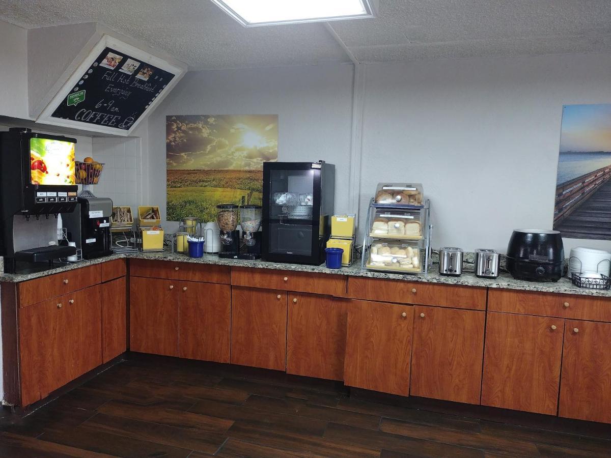 Days Inn By Wyndham Wildwood I-75 Екстер'єр фото