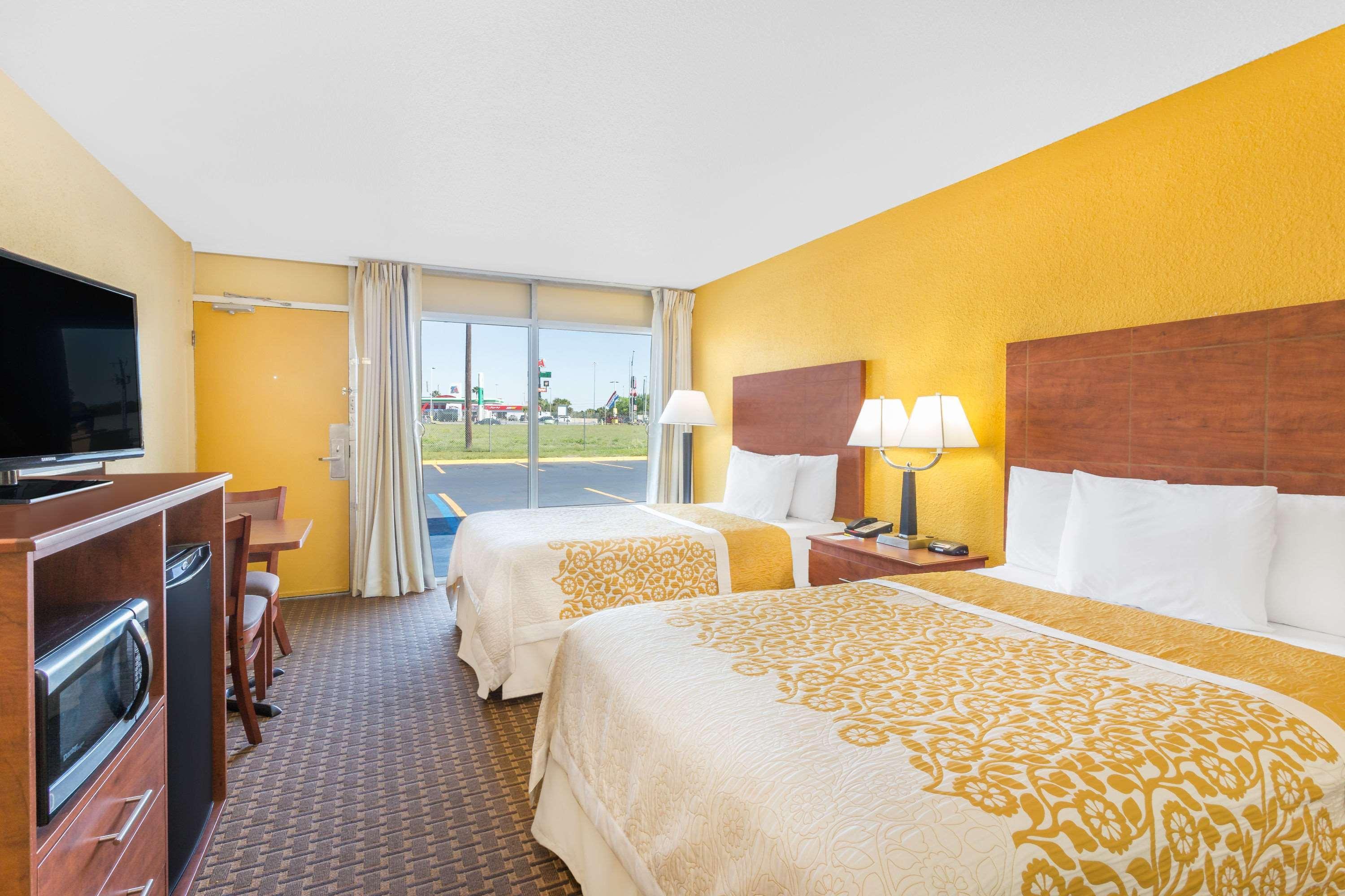 Days Inn By Wyndham Wildwood I-75 Екстер'єр фото