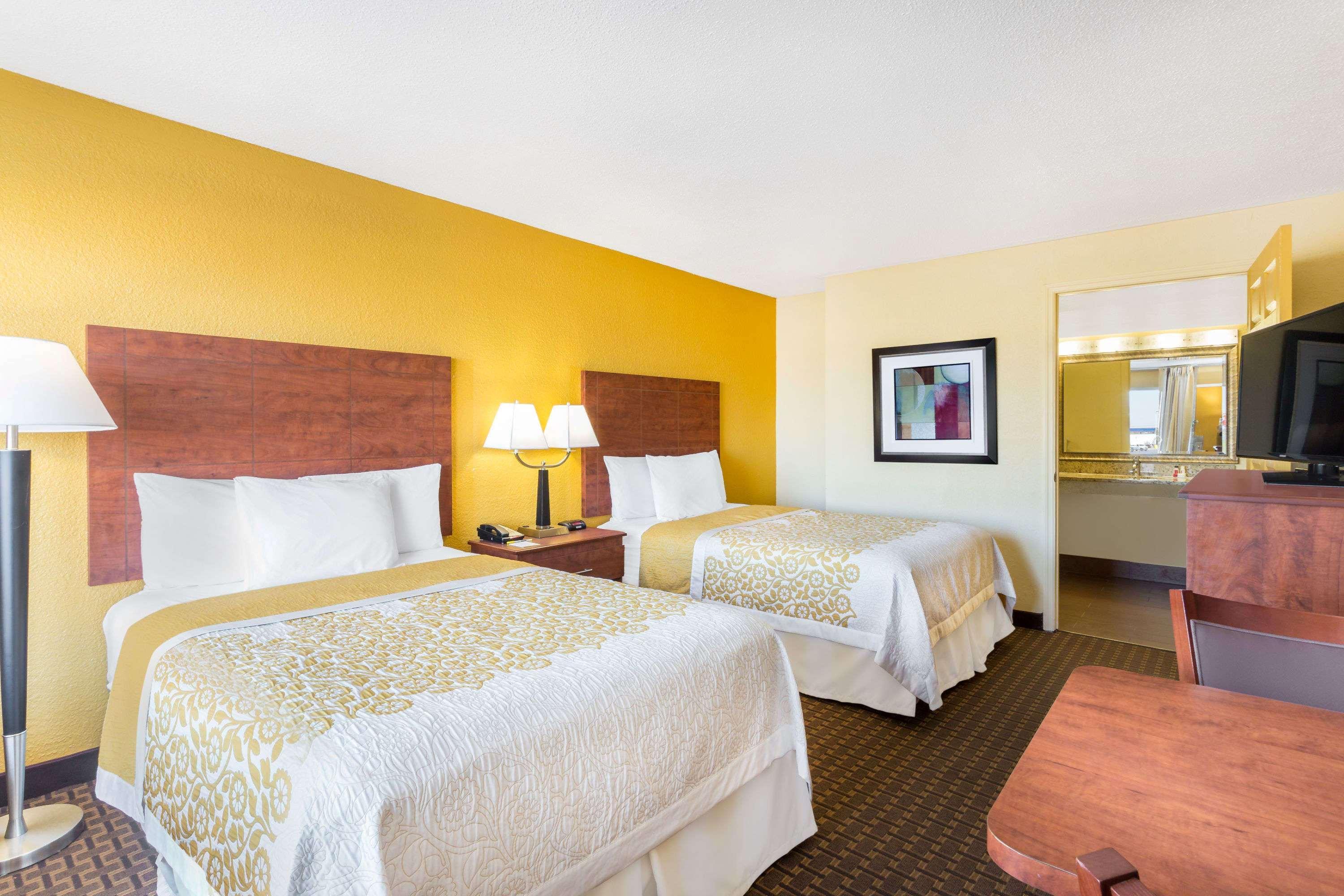 Days Inn By Wyndham Wildwood I-75 Екстер'єр фото