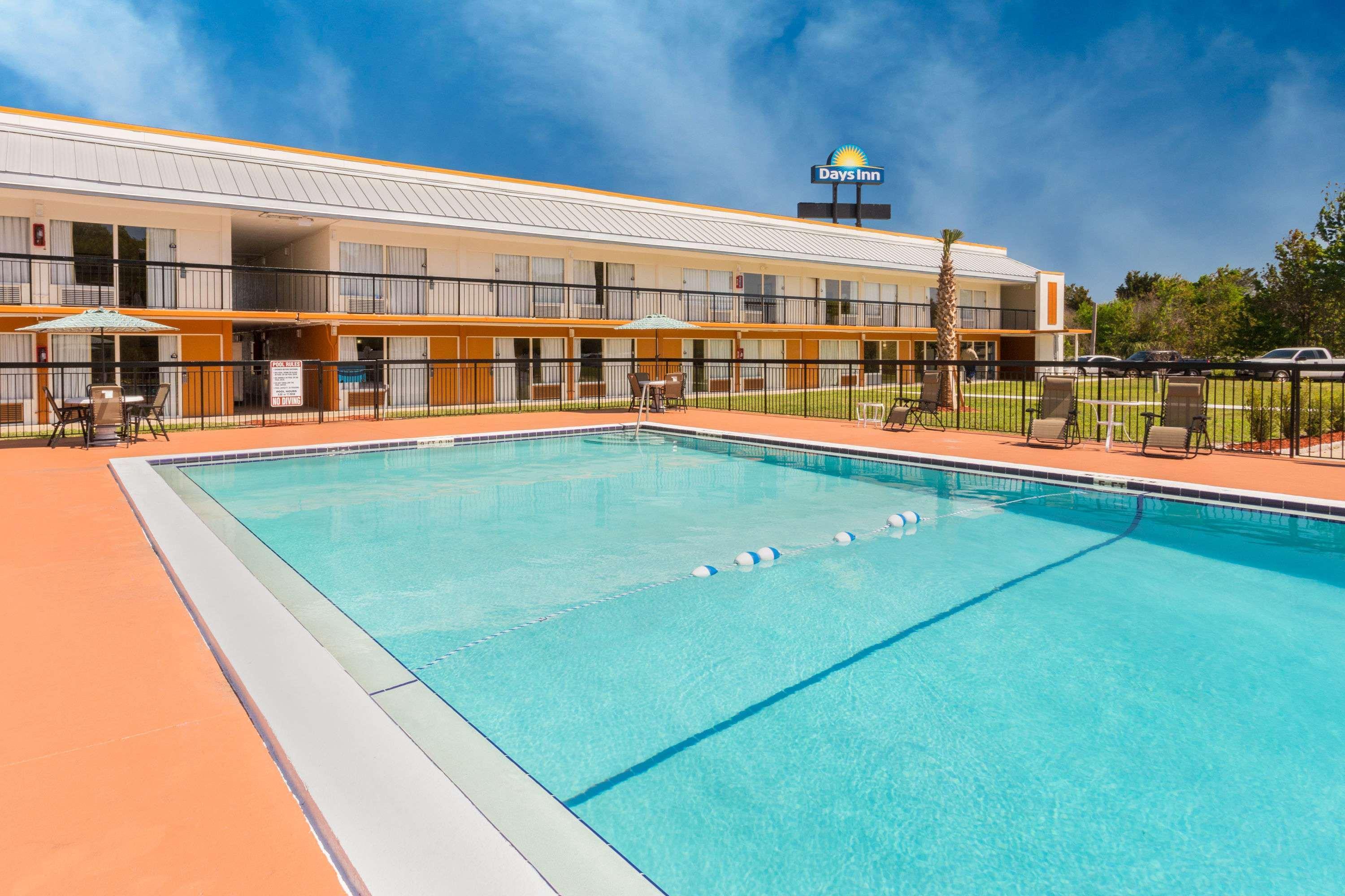Days Inn By Wyndham Wildwood I-75 Екстер'єр фото