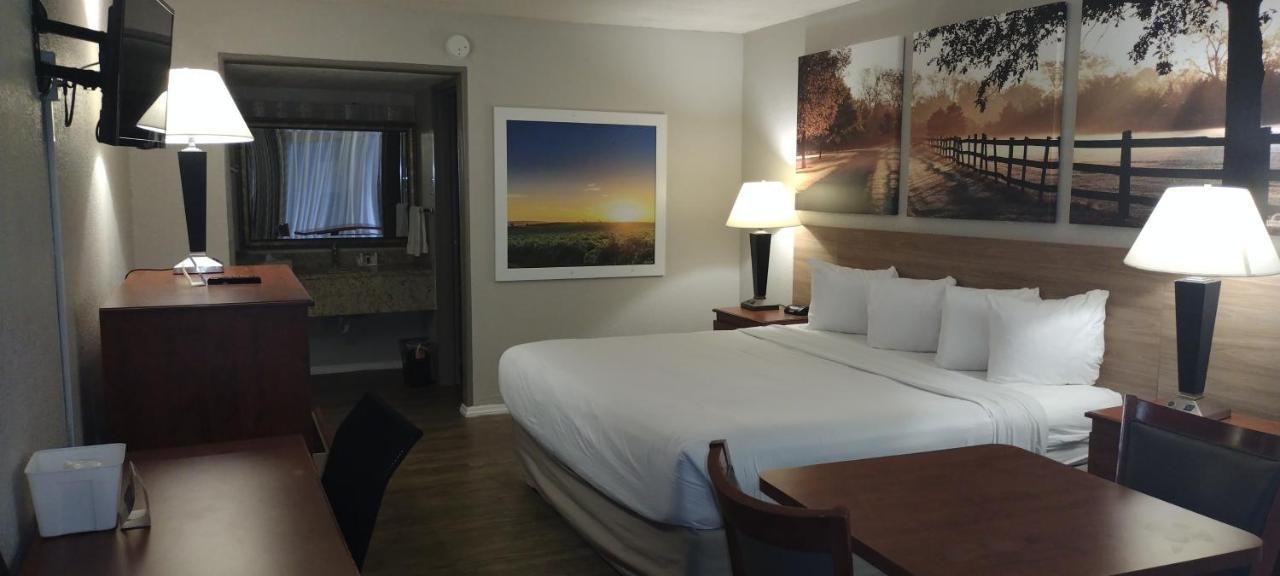 Days Inn By Wyndham Wildwood I-75 Екстер'єр фото
