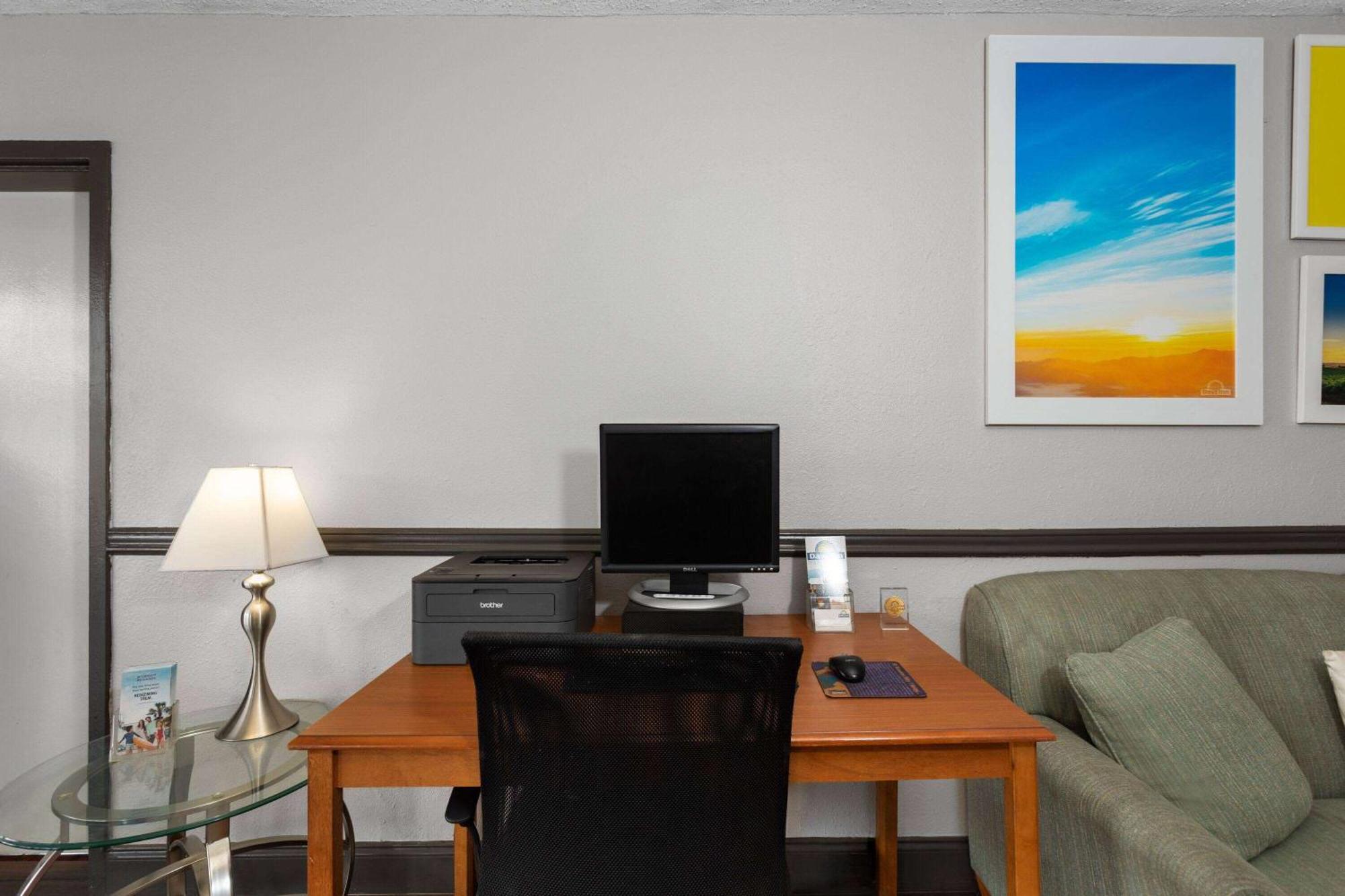 Days Inn By Wyndham Wildwood I-75 Екстер'єр фото