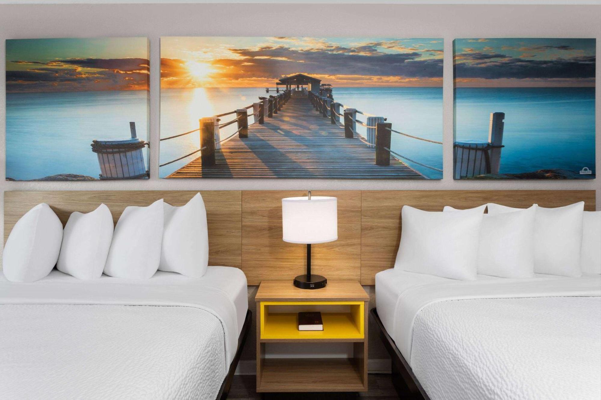 Days Inn By Wyndham Wildwood I-75 Екстер'єр фото