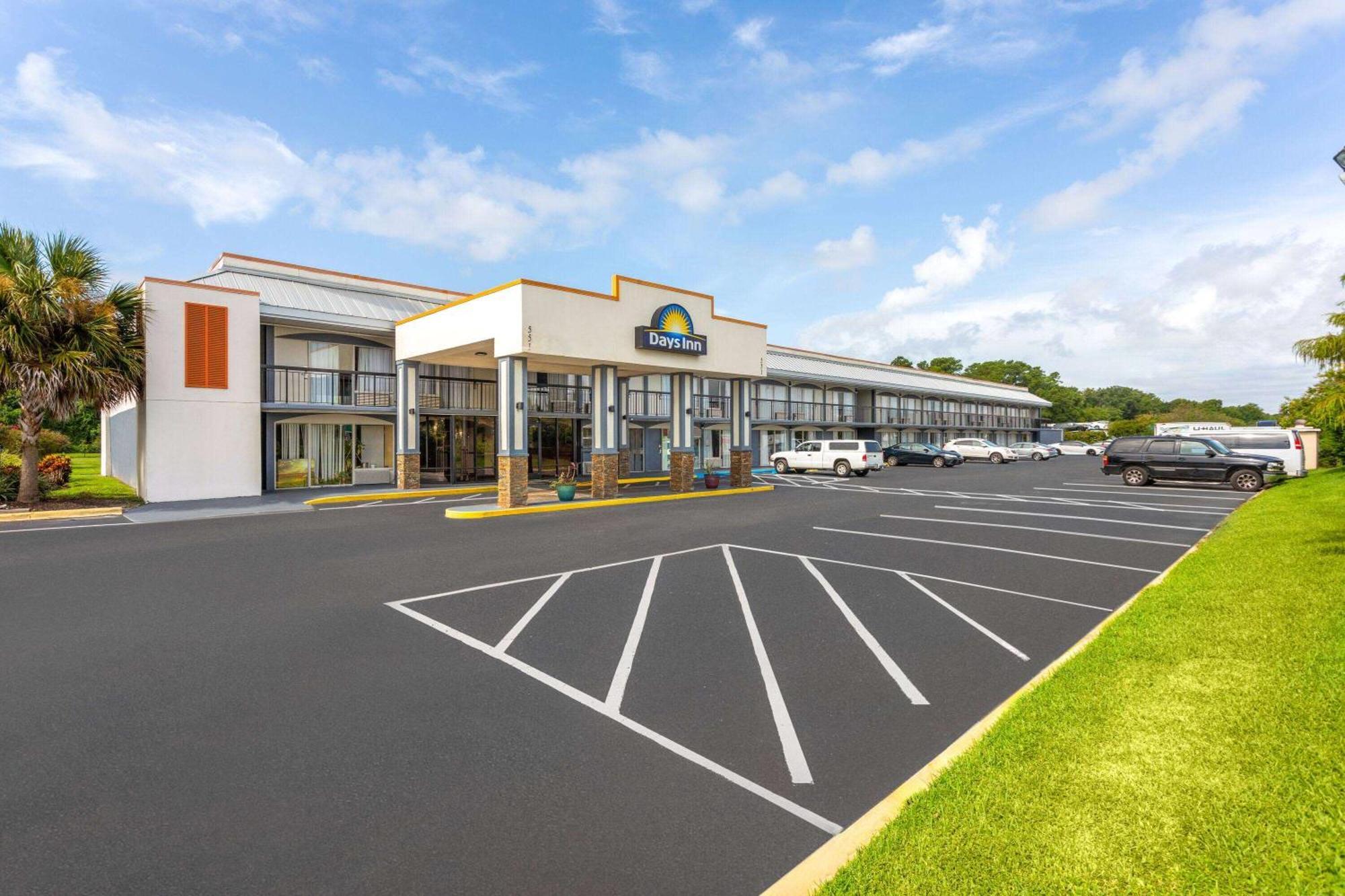 Days Inn By Wyndham Wildwood I-75 Екстер'єр фото