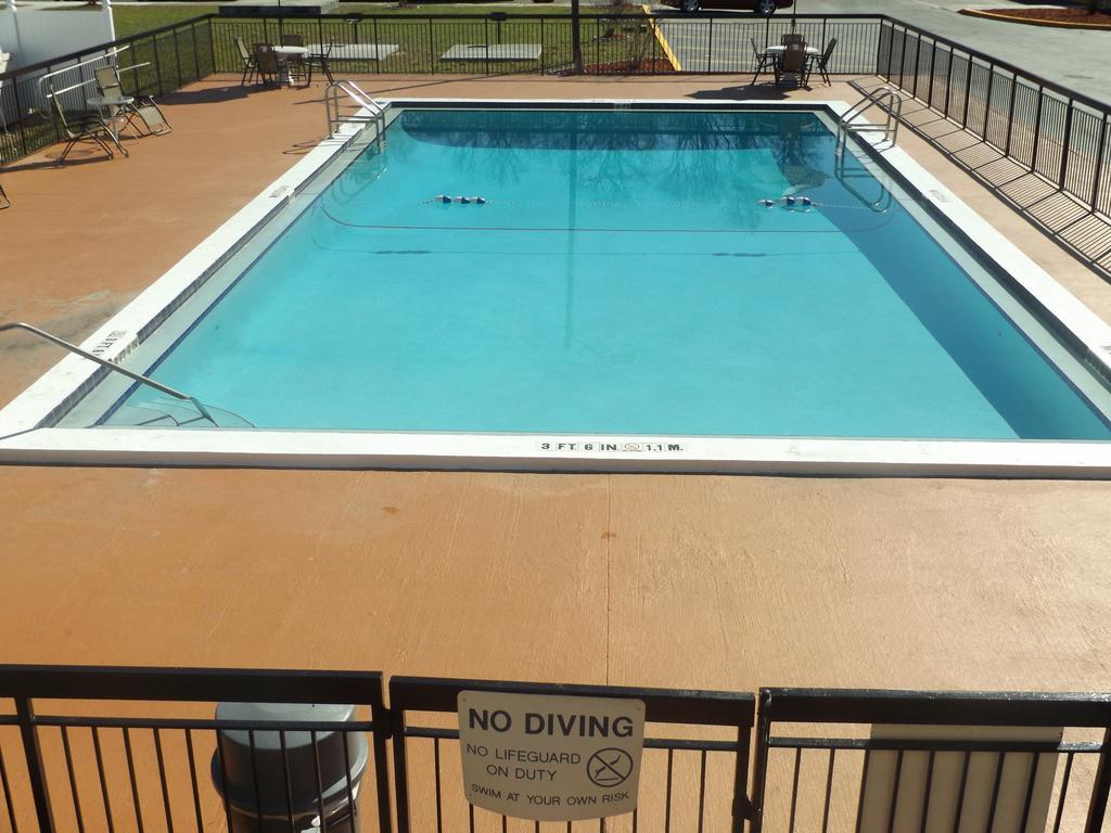 Days Inn By Wyndham Wildwood I-75 Екстер'єр фото