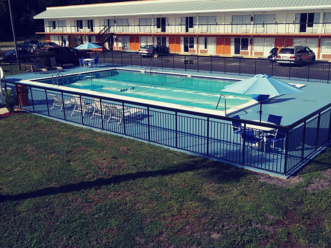 Days Inn By Wyndham Wildwood I-75 Екстер'єр фото